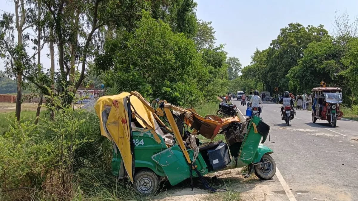 हरदोई: ट्रक और ऑटो में भीषण टक्कर,6 की मौत,तीन घायल